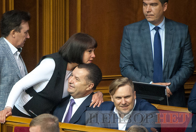 Ляшко і Богуслаєв вивчають газету, Семерак в оточенні нардепів та обійми Ричкової і Полторака, - день роботи ВР 18 травня 07