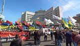 "Продамо землю - втратимо Україну!": Активісти пікетують КС з вимогою скасувати запуск ринку землі. ВІДЕО+ФОТОрепортаж