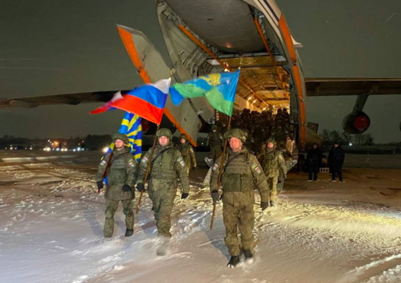 Четыре военных самолета с десантниками прибыли из Казахстана в Россию 01