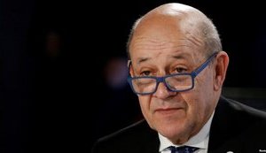 О снятии санкций с России говорить пока рано, - глава МИД Франции Ле Дриан