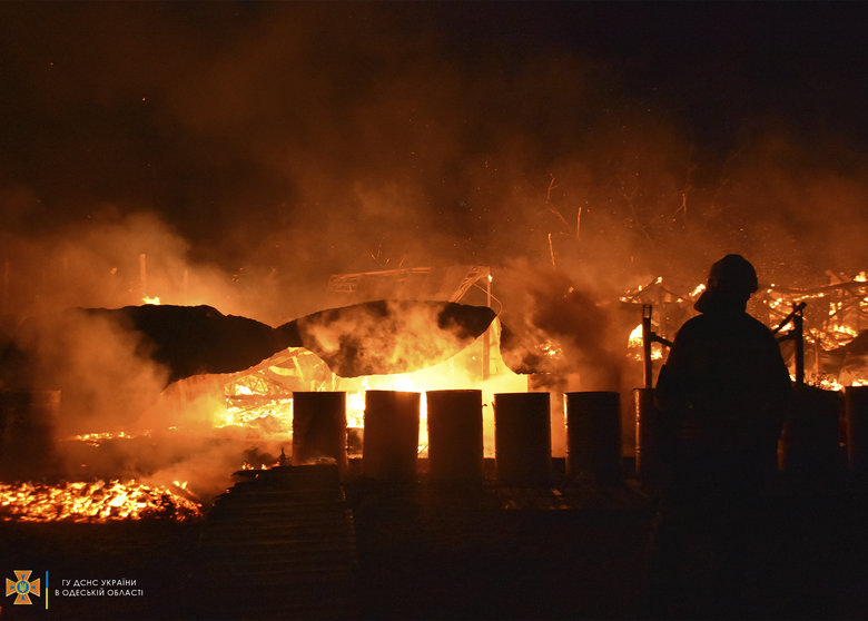 На пляже Дельфин в Одессе полыхал популярный ночной клуб TrueMan 01 На пляже Дельфин в Одессе полыхал популярный ночной клуб TrueMan 01