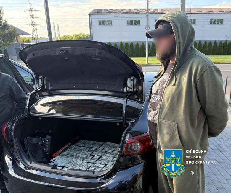 Підозра керівнику благодійної організації, який переправялв ухилянтів за кордон