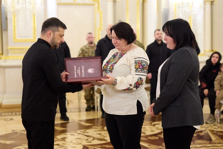 Вручення нагород Героям та їх рідним