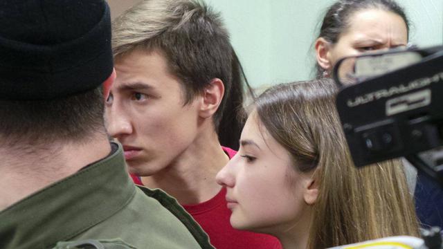 безъязыков