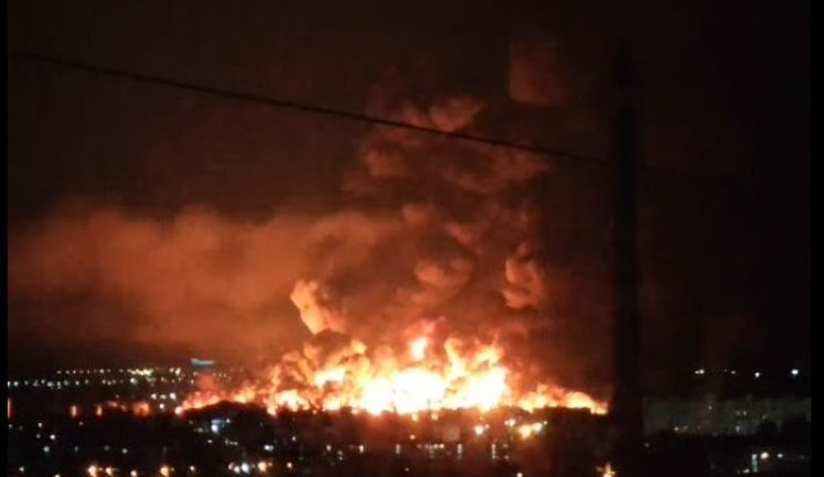 "Полум’я видно на кілометри": В СБУ підтвердили повторний удар по нафтобазі в окупованій Феодосії. ВIДЕО