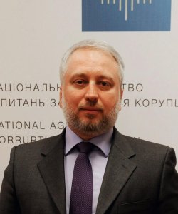 Новим главою НАЗК обрано Мангула 01