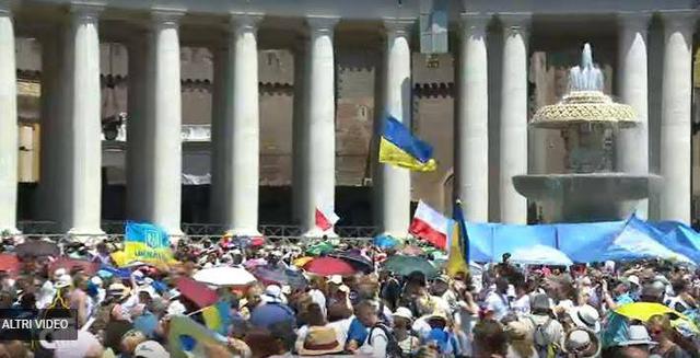Папа Римский призвал к миру в Украине 02