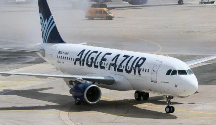 Летающая в Киев французская авиакомпания Aigle Azur отменила все рейсы
