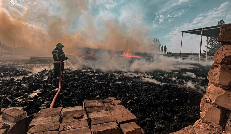 Fire in Brovary district of Kyiv region caused by Russian shelling has been extinguished, - SES. VIDEO+PHOTOS