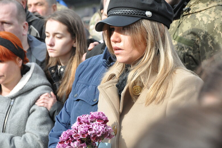 Із воїнами Олегом та Микитою Хомюками попрощалися у Києві: Батько та син загинули в бою проти окупантів під Бахмутом 18