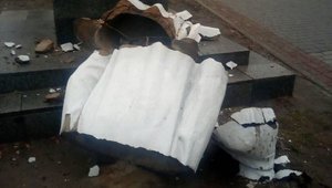 Памятник Горькому разрушили в Харькове. ФОТО