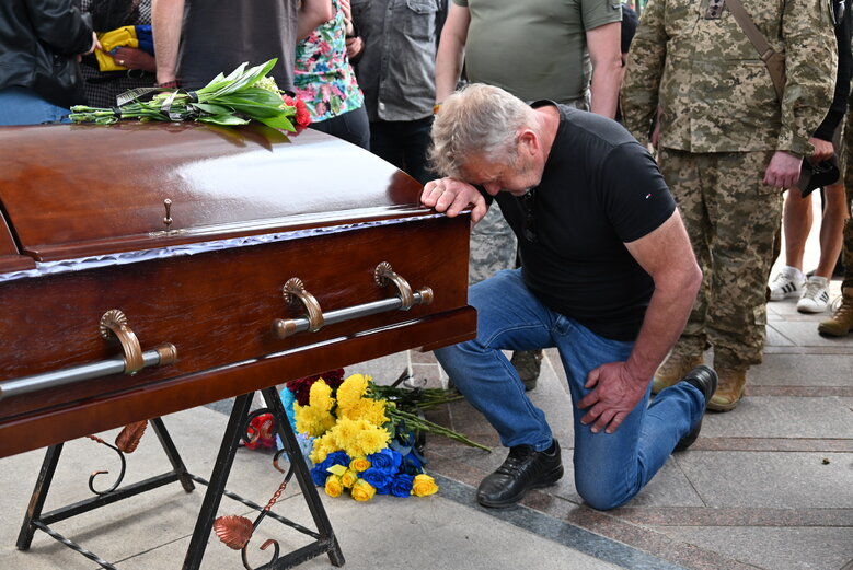 У Києві попрощалися із воїном Едуардом Хатмулліним