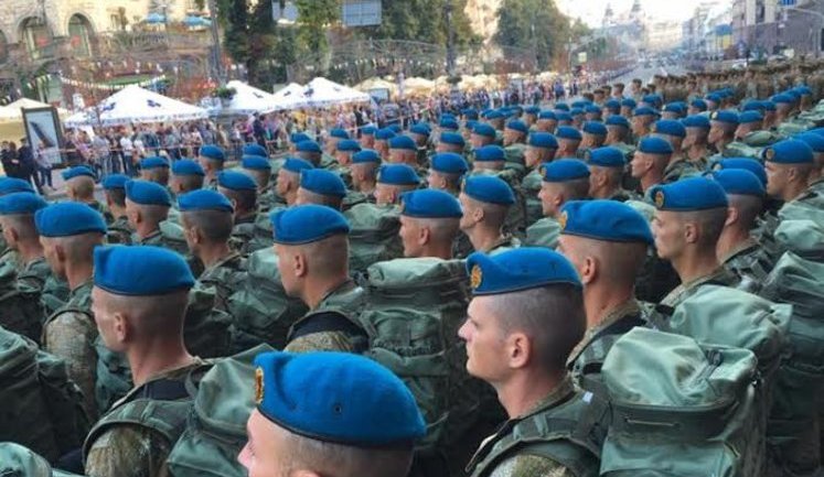 "Парад - це не демонстрація сили, а наявність у країні армії. Люди повинні її бачити і поважати"