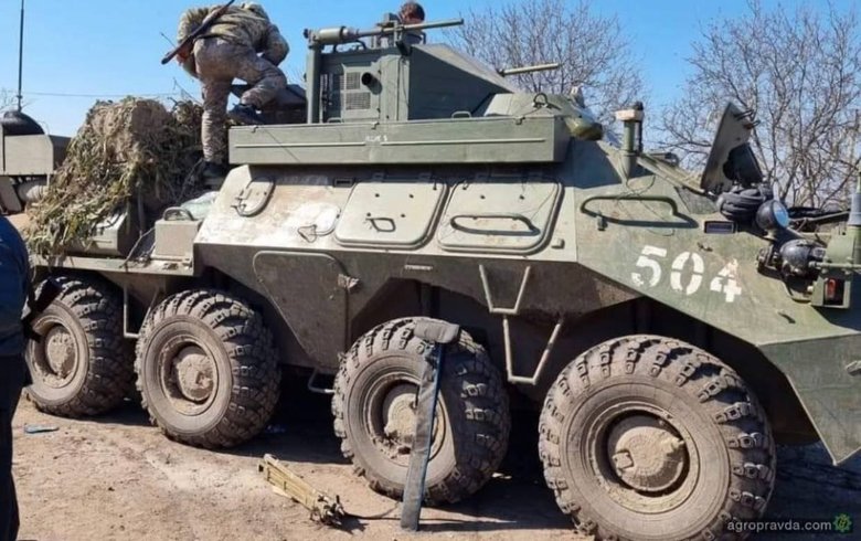 Украинские воины захватили новейшую командно-штабную машину рашистов со всеми данными 01