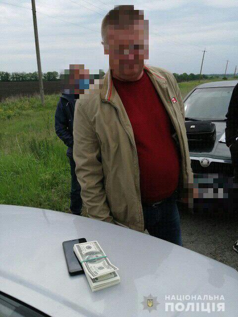 Главу сельсовета на Кировоградщине задержали за вымогательство взятки в 14 тыс. долларов, - полиция 02