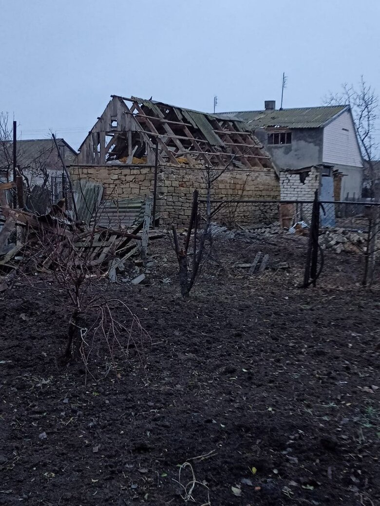 Наслідки обстрілу Шляхового на Херсонщині: Постраждала 69-річна жінка 08