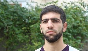 В Симферополе из-под ареста вышел получивший 10 суток крымскотатарский активист Крош