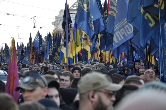 Националисты провели в центре Киева Марш УПА 13