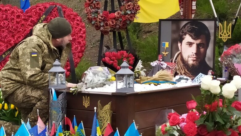 Панахида в річницю загибелі Да Вінчі (Михайла Коцюбайла) на Аскольдовій могилі в Києві, 7 березня 2024 року