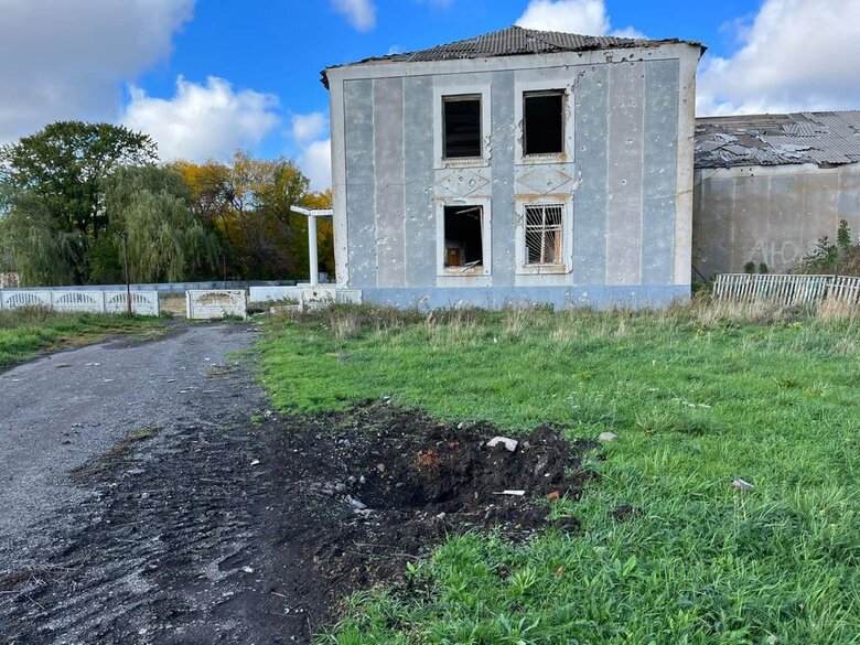 Росіяни за добу обстріляли 14 населених пунктів Донеччини. Зафіксовано 40 руйнувань будинків, школи, фільтрувальної станції 13