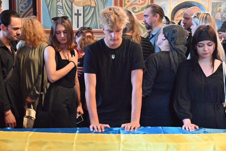 Із захисником України 21-річним Владиславом Онищенком попрощалися в Києві 09