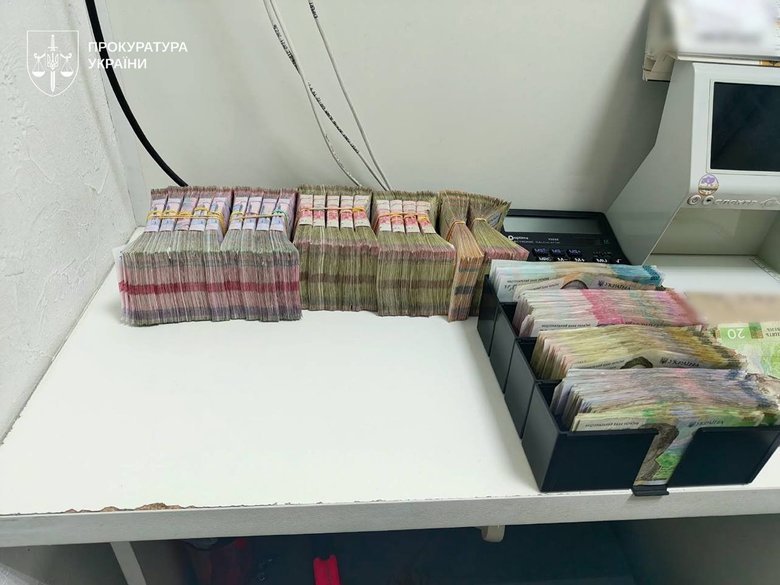 Готівка, валюта та цифрові активи: в Україні викрили тіньову фінансову мережу на сотні мільйонів