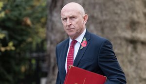 Трамп способен усадить Путина за стол переговоров, - министр обороны Великобритании Гилли