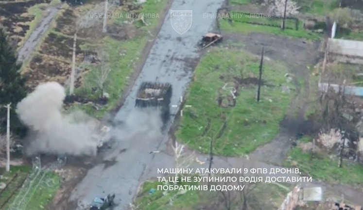 M113 armoured personnel carrier broke through swarm of occupiers’ FPV drones and evacuated wounded soldiers fromt "Luhansk" regiment near Kostiantynivka. VIDEO