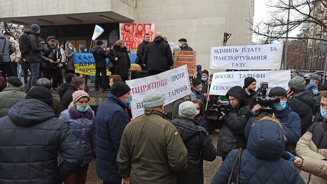 Кінець епохи бідності - початок епохи злиднів: мітингувальники протестують під ОП проти підвищення тарифів, планують відвезти Зеленському платіжки 19