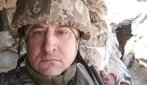 Меморіальну дошку загиблому внаслідок російського мінометного обстрілу прапорщику 30-ї ОМБр Леоніду Добрянському відкрили в Києві. ФОТО