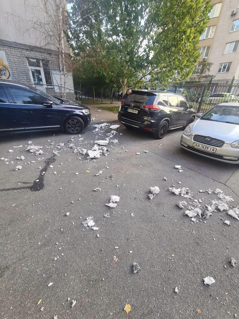 Наслідки атаки Шахедів у Дарницькому районі Києва