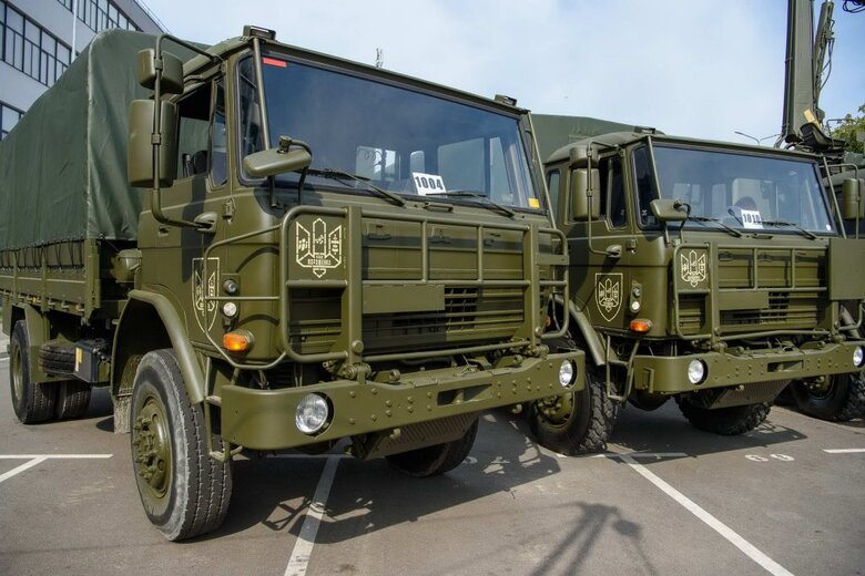 Десантники и артиллеристы на фронте получат тягачи, передвижные автомастерские и банно-прачечные комплексы 03