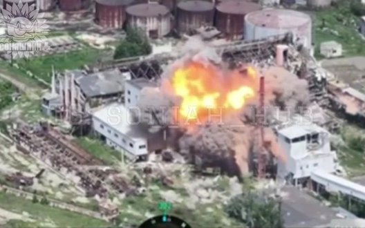 Пілоти МіГ-29 бомбами AASM HAMMER знищили майстерню FPV-дронів противника у промисловій зоні. ВIДЕО