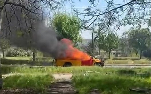 Росіяни атакували спецтранспорт газовиків на Донеччині: автомобіль знищено вщент. ВIДЕО