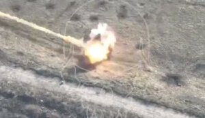 Direct hit by anti-tank missile "Fagot" on Russian soldier near Bakhmut. VIDEO