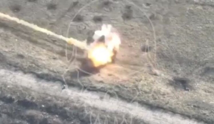 Direct hit by anti-tank missile "Fagot" on Russian soldier near Bakhmut. VIDEO