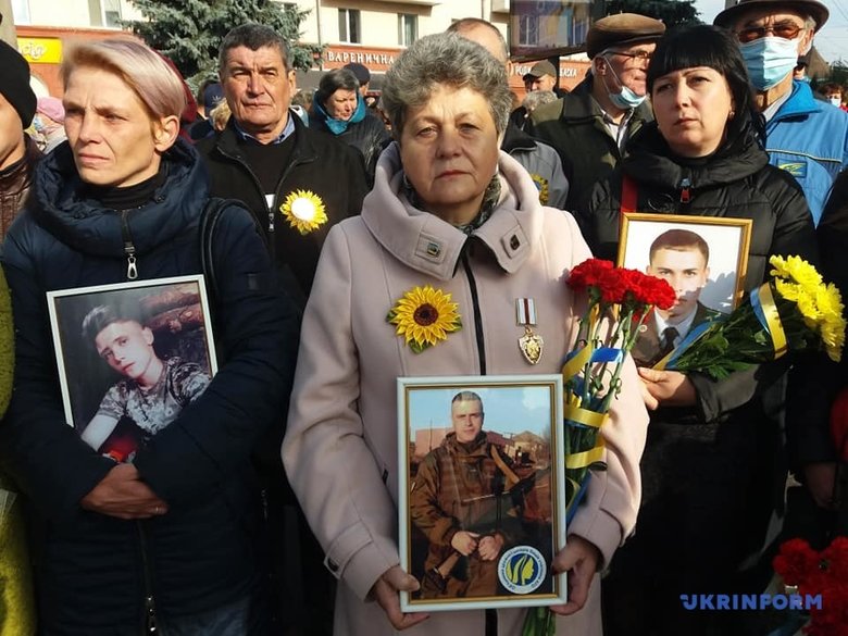 У Житомирі відкрили памятник Захисникам України у війні з російським агресором 15