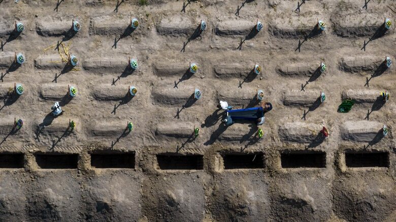 В Буче похоронили 13 убитых во время оккупации людей, тела которых никто не забрал 03 В Буче похоронили 13 убитых во время оккупации людей, тела которых никто не забрал 03