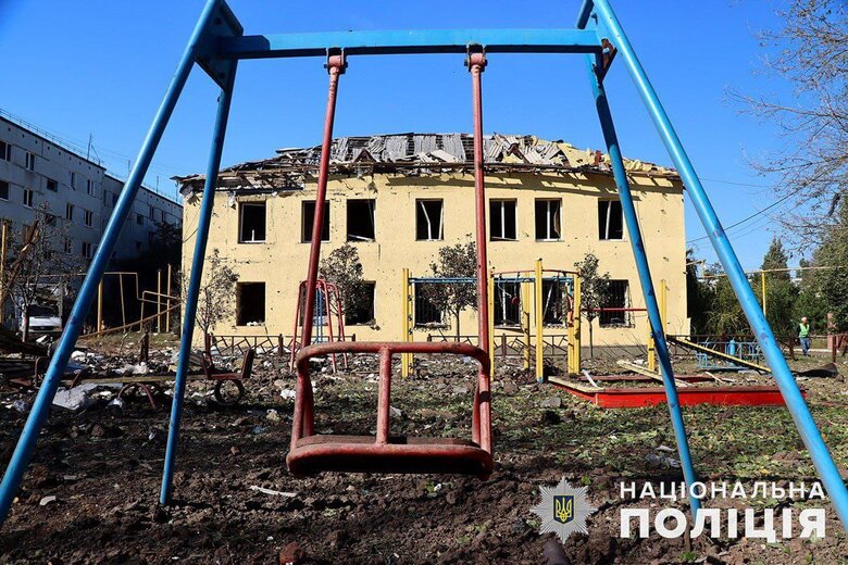 Ракетний удар по Кураховому: зруйновано двоповерхівку, пошкоджено понад 20 будинків 02