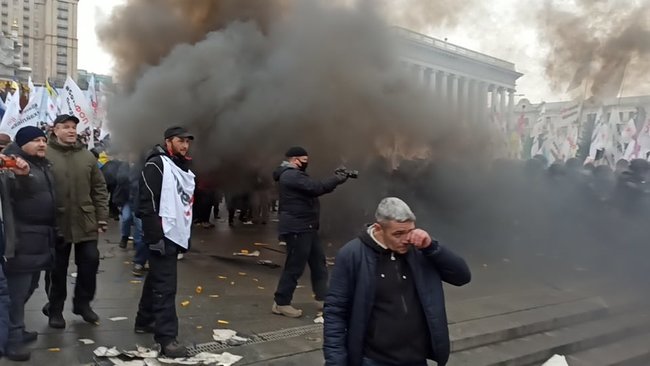 ФОПы попытались установить палатки на Майдане Незалежности: между митингующими и правоохранителями произошли стычки 26