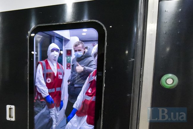 Из Польши прибыли еще два поезда с украинцами 07