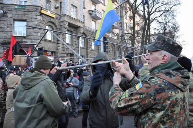 Donbas blockade supporters put up tent near Presidential Administration 08