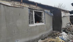 Доба на Донеччиніі: росіяни 6 разів обстріляли область, пошкоджено автівку та будинки. ФОТО