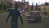 В Харькове мужчина догнал и остановил автомобиль с потерявшим сознание водителем. ВИДЕО регистратора