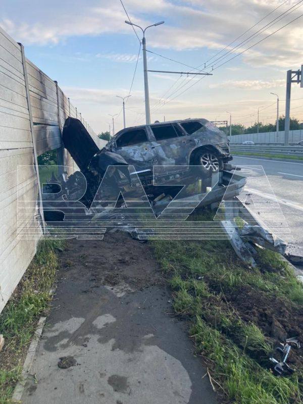 У Сімферополі вибухнув автомобіль із окупаційним помічником віцепрем’єра Запорізької області Єпіфановим 05