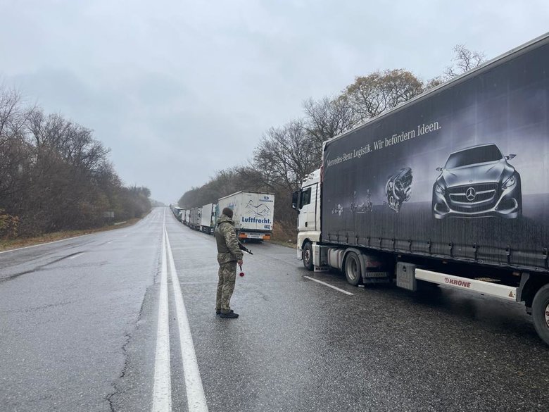 РФ суттєво уповільнила пропуск вантажівок з України, - Держприкордонслужба 02