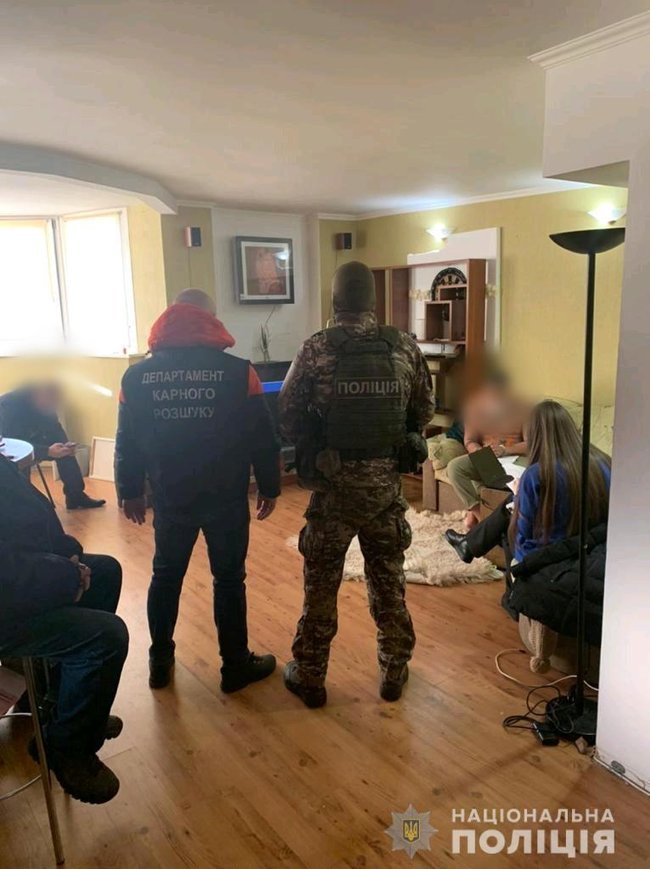 Проведена спецоперация по задержанию банды, специализировавшейся на похищении, пытках и вымогательстве средств у выходцев из арабских стран, - Нацполиция 01