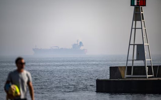 Швеція заарештувала капітана напередодні затриманого судна, яке може входити до "тіньового флоту" РФ, - Reuters
