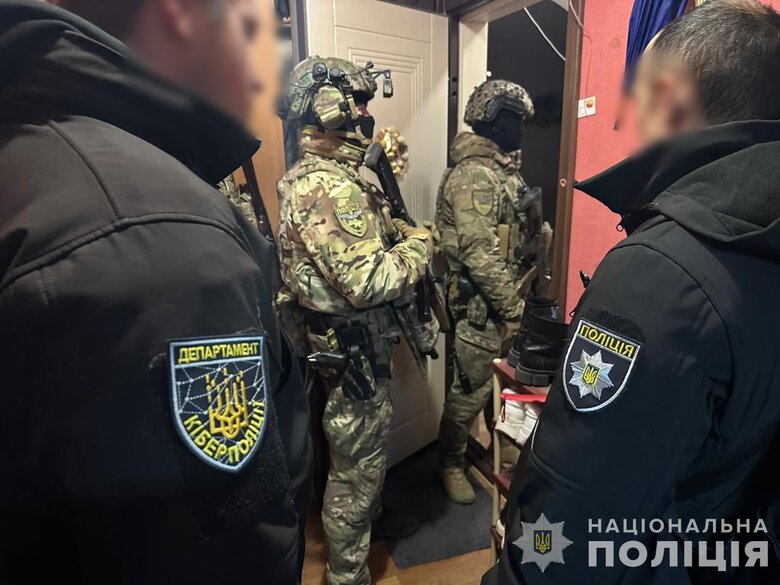 Нацполіція проводить обшуки щодо переправлення ухилянтів