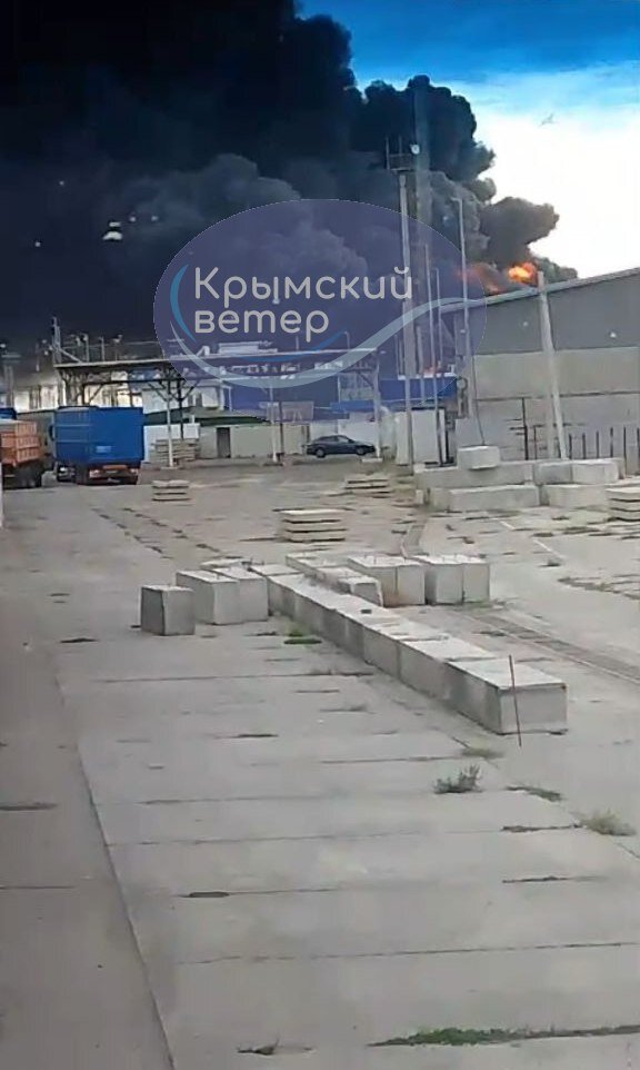 У порту Кавказ сильна пожежа